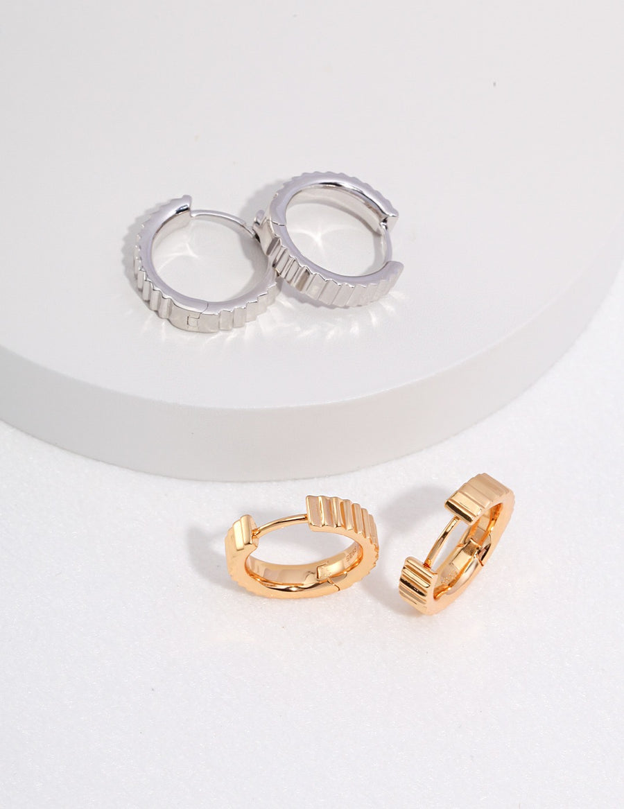 Elegant Fluted Huggie Earrings in 18k Gold | Timeless and Chic Design