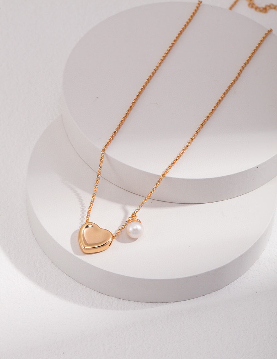 Romantic Pearl Heart Necklace: Exquisite 18k Gold Heart Accent, French-inspired Ambience, Reversible Design