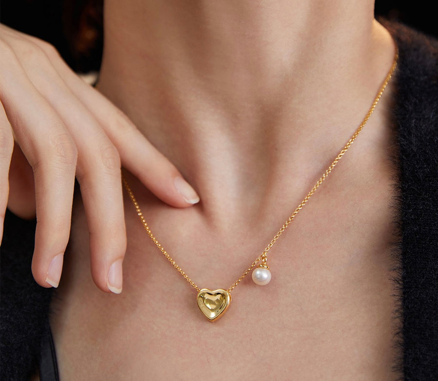 Romantic Pearl Heart Necklace: Exquisite 18k Gold Heart Accent, French-inspired Ambience, Reversible Design